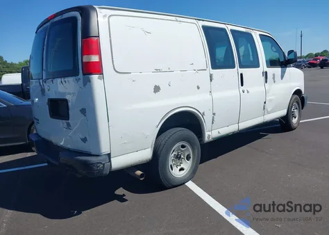 2013 Chevrolet Express 2500 Work Van z USA, uszkodzony, nr VIN 1GCWGFBA8D1141378